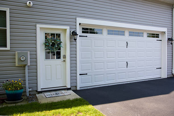 24/7 Emergency Garage Door Panel Replacement experts in Medford, MA